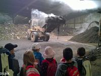 20150527-WP 20150527 019 : Die Vorschulkinder erkunden die Kompostierungsanlage in Beselich