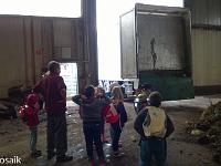20150527-WP 20150527 034 : Die Vorschulkinder erkunden die Kompostierungsanlage in Beselich